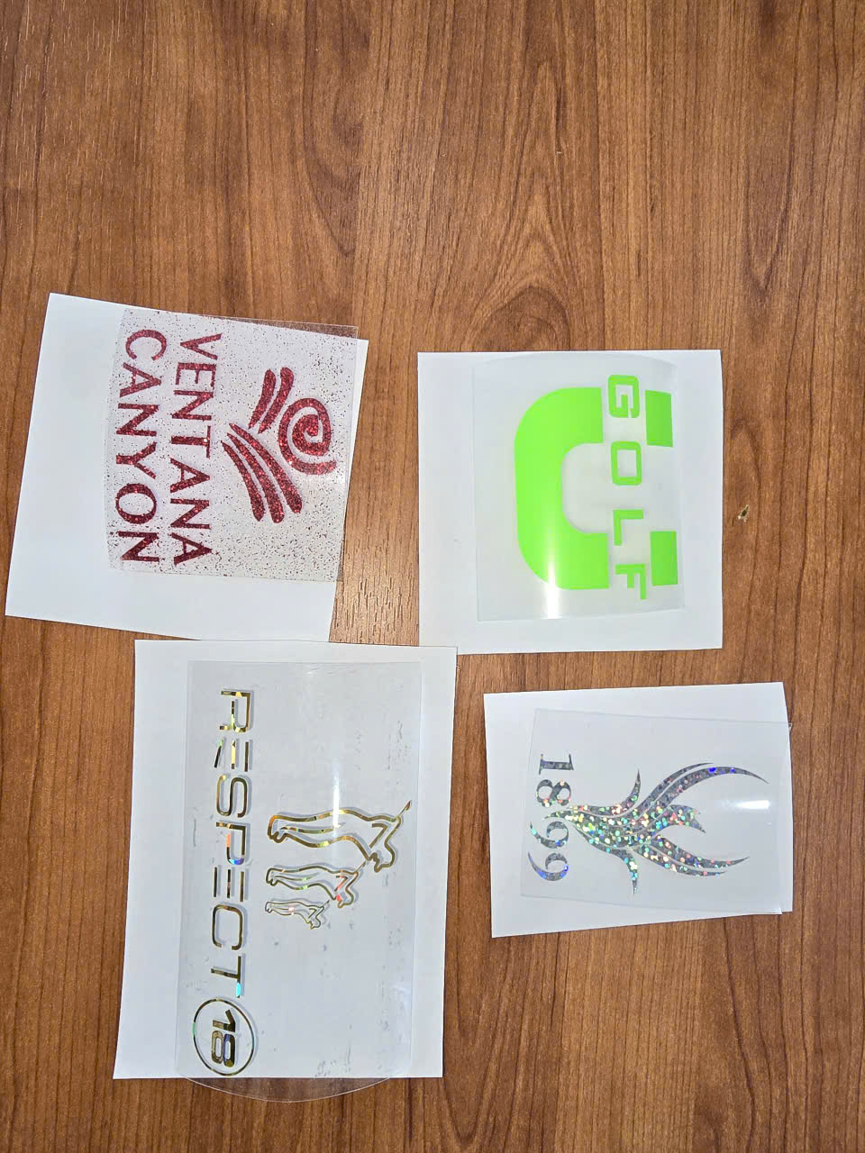 Nên chọn nhãn ép chuyển nhiệt hay nhãn may? So sánh chi tiết