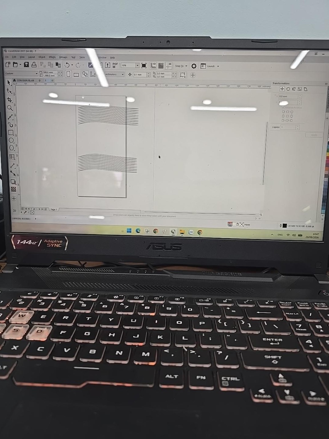 Kiểm tra file thiết kế trước khi sản xuất nhãn ép chuyển nhiệt